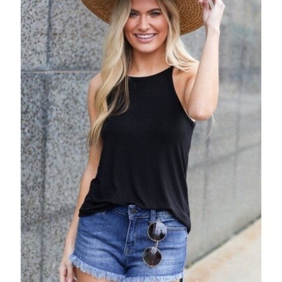 We The Free Cutoff Frayed Hem Denim Shorts 24 - Picture 2 of 10